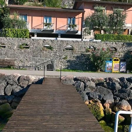 Villa Sul Lago Con Pontile Privato A Brenzone Sul Garda - Unique And Exclusive Bagian luar foto