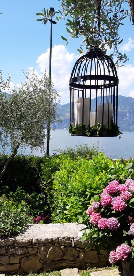 Villa Sul Lago Con Pontile Privato A Brenzone Sul Garda - Unique And Exclusive Bagian luar foto