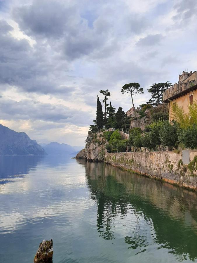 Villa Sul Lago Con Pontile Privato A Brenzone Sul Garda - Unique And Exclusive Bagian luar foto