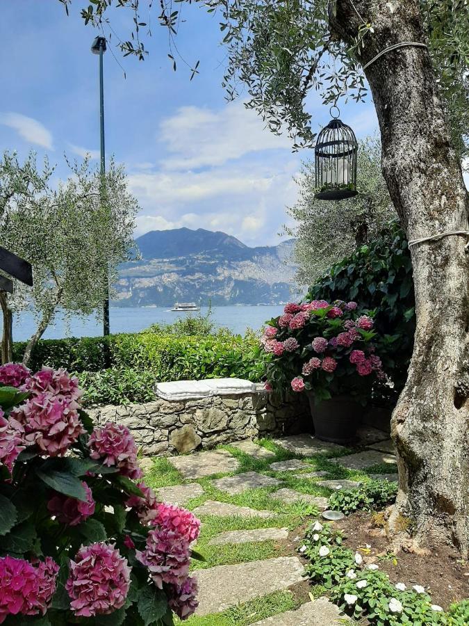 Villa Sul Lago Con Pontile Privato A Brenzone Sul Garda - Unique And Exclusive Bagian luar foto