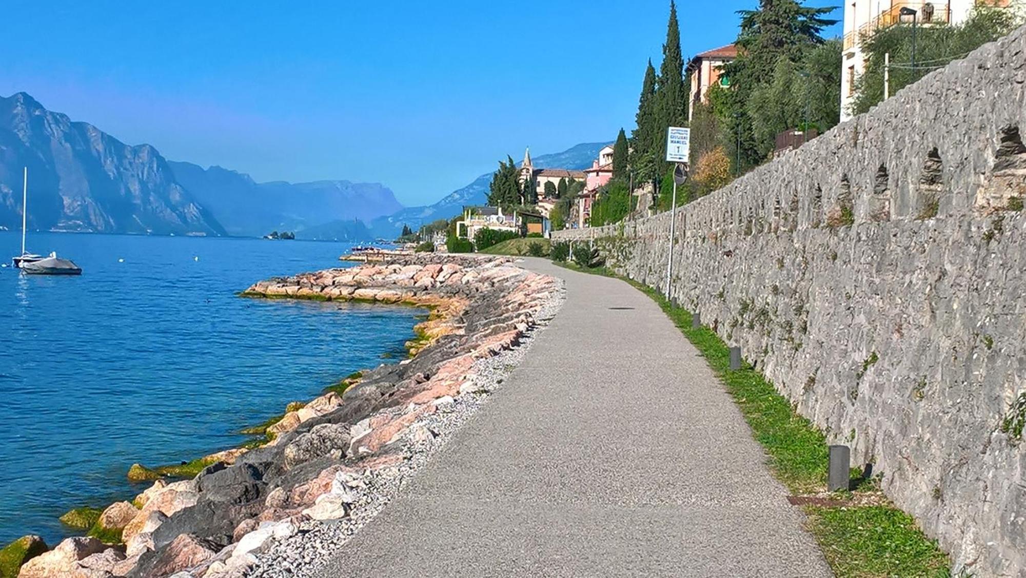 Villa Sul Lago Con Pontile Privato A Brenzone Sul Garda - Unique And Exclusive Bagian luar foto