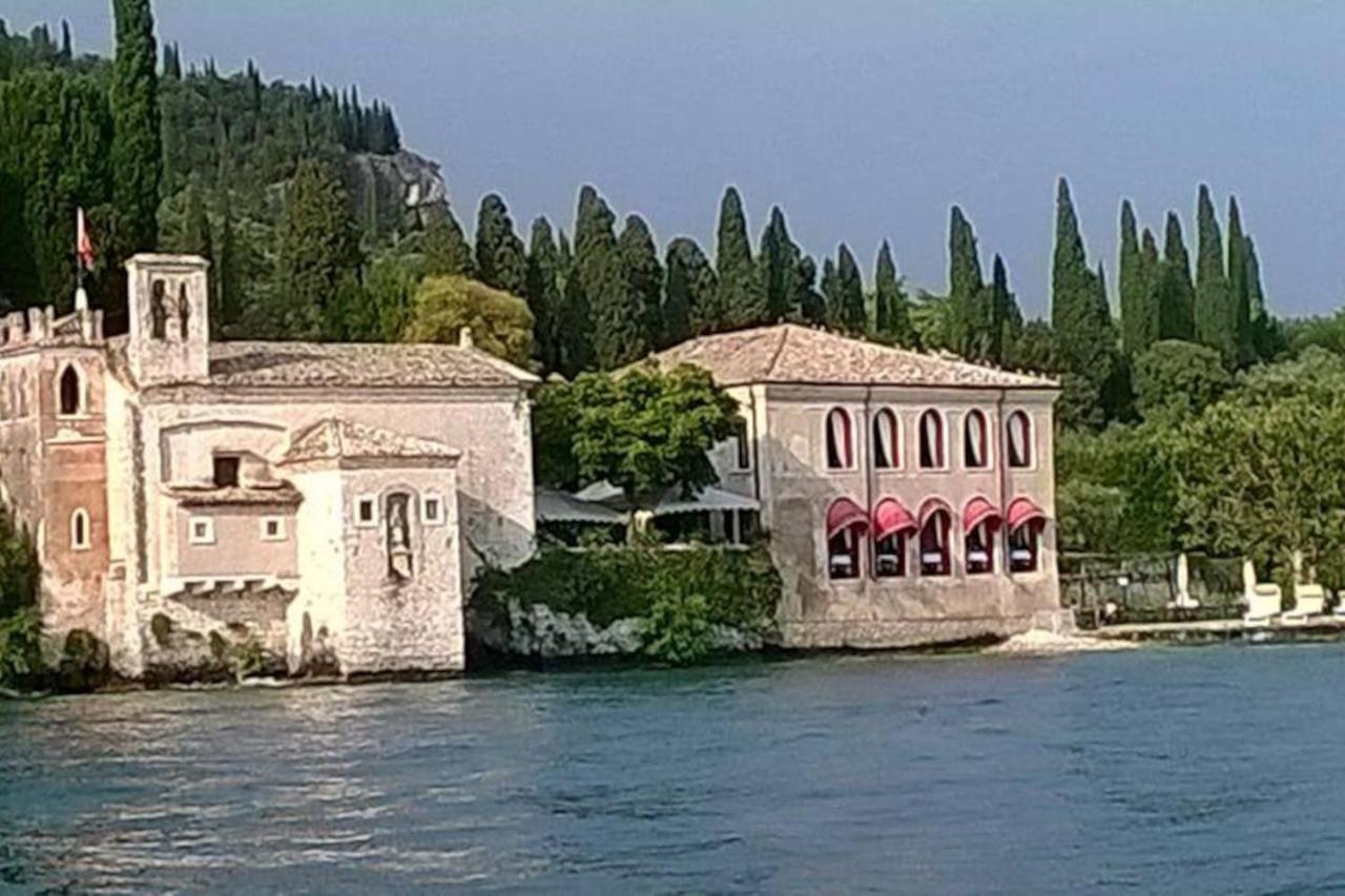 Villa Sul Lago Con Pontile Privato A Brenzone Sul Garda - Unique And Exclusive Bagian luar foto