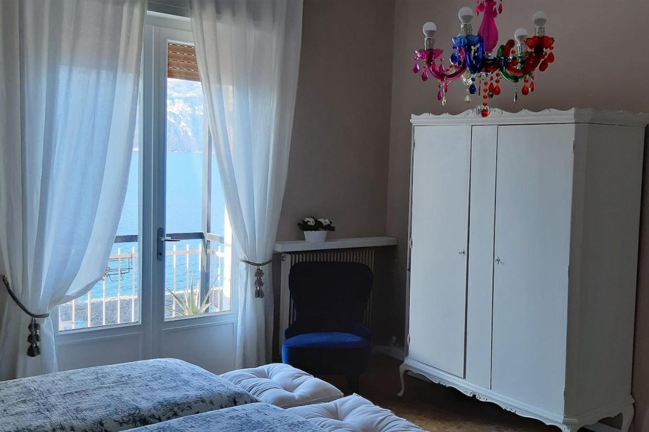 Villa Sul Lago Con Pontile Privato A Brenzone Sul Garda - Unique And Exclusive Bagian luar foto