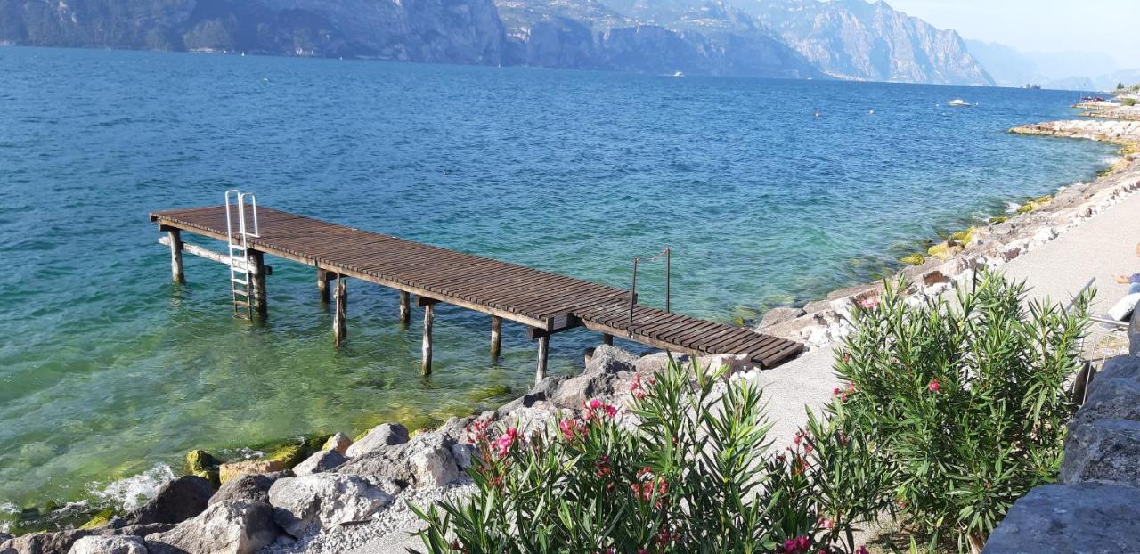Villa Sul Lago Con Pontile Privato A Brenzone Sul Garda - Unique And Exclusive Bagian luar foto